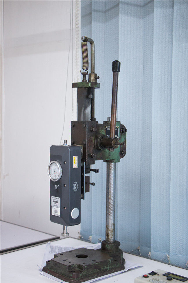 Hardness Testing Machine (硬度儀)2.jpg